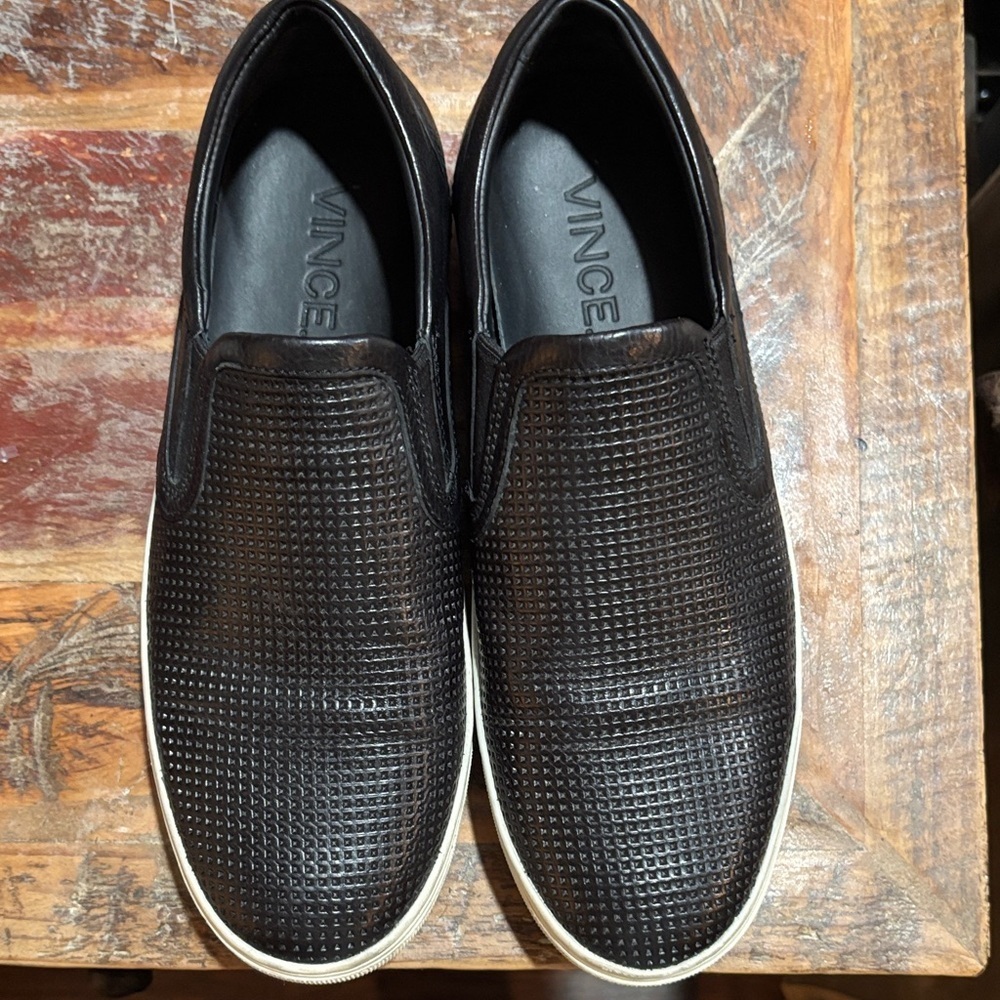 Vince Men’s Low Top Slide On Sneakers size 7M